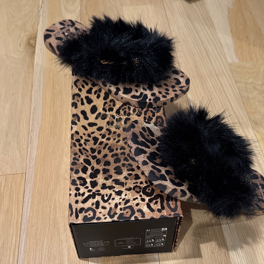 Dolce & Gabbana/Havaianas Black and Leopard Print Fur Slides